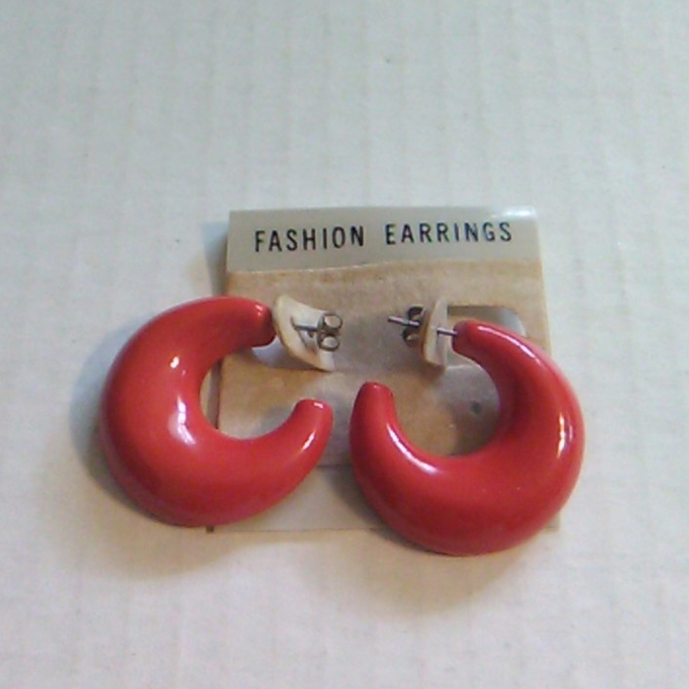 New Red hoop earrings - Picture 1 of 4
